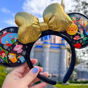 NWT Disney Parks Holiday Light Up Ears
